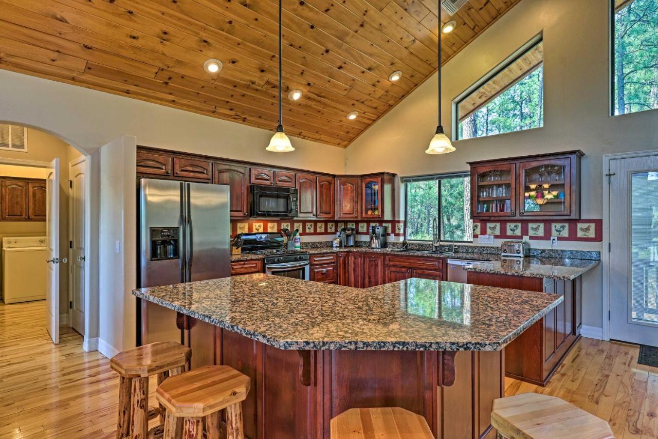 Serene Lakeside Cabin With Decks And Edler Lake Views! Pinetop-Lakeside Εξωτερικό φωτογραφία